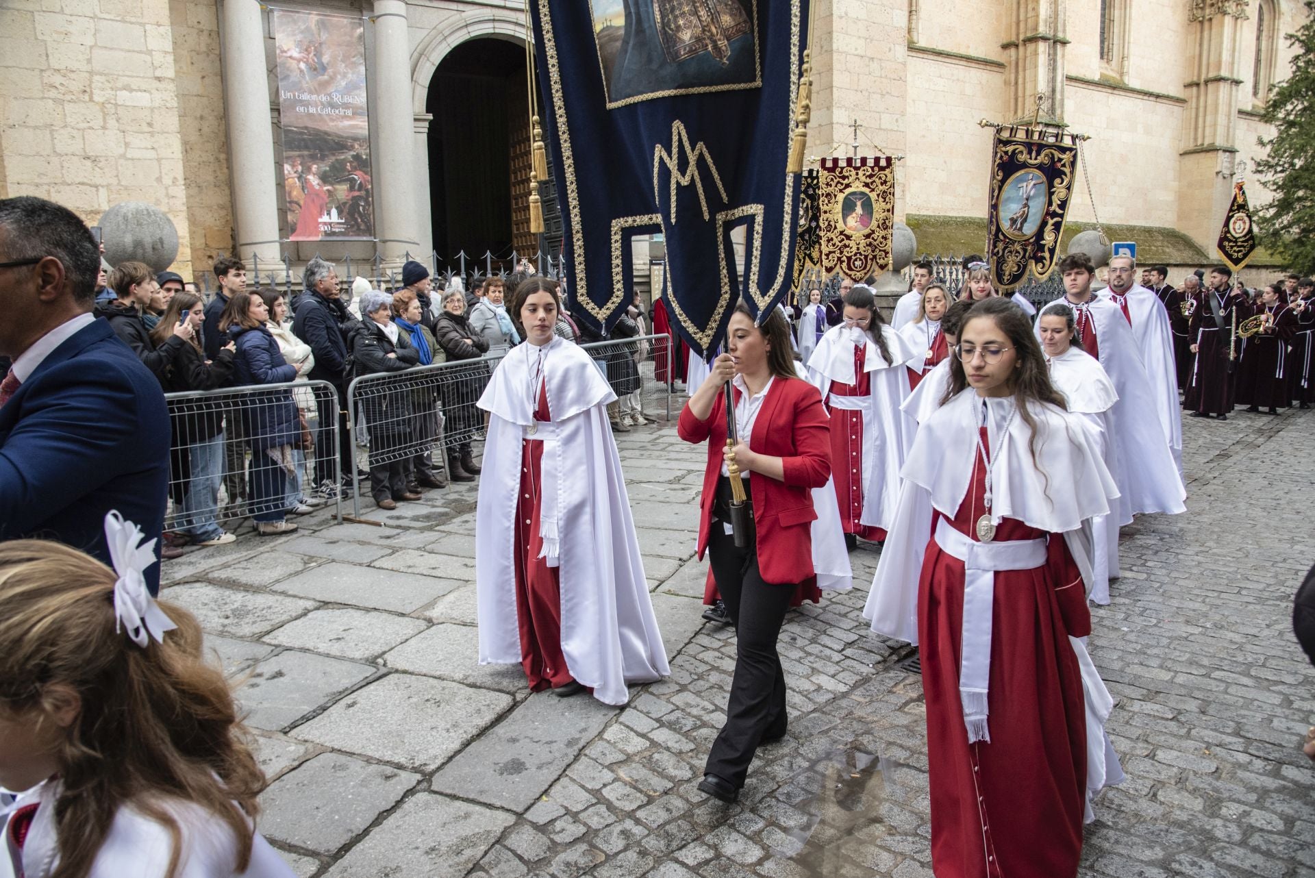 Segovia acompaña la Procesión del Resucitado