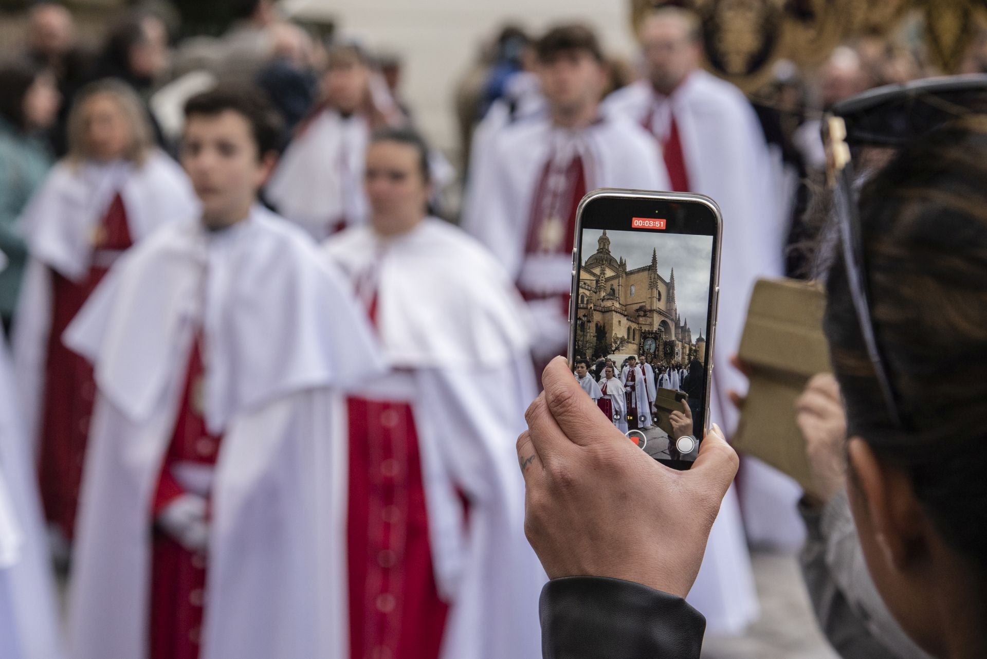 Segovia acompaña la Procesión del Resucitado
