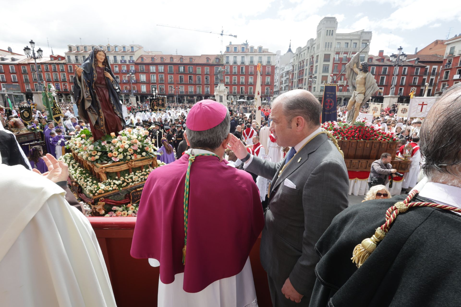 La Misa Pascual y el Encuentro de Jesús Resucitado con la Virgen de la Alegría en Valladolid