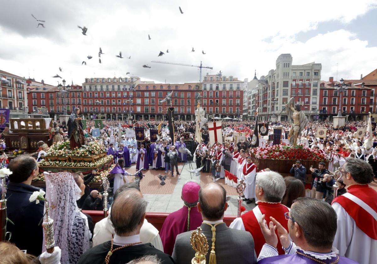 La Misa Pascual y el Encuentro de Jesús Resucitado con la Virgen de la Alegría en Valladolid