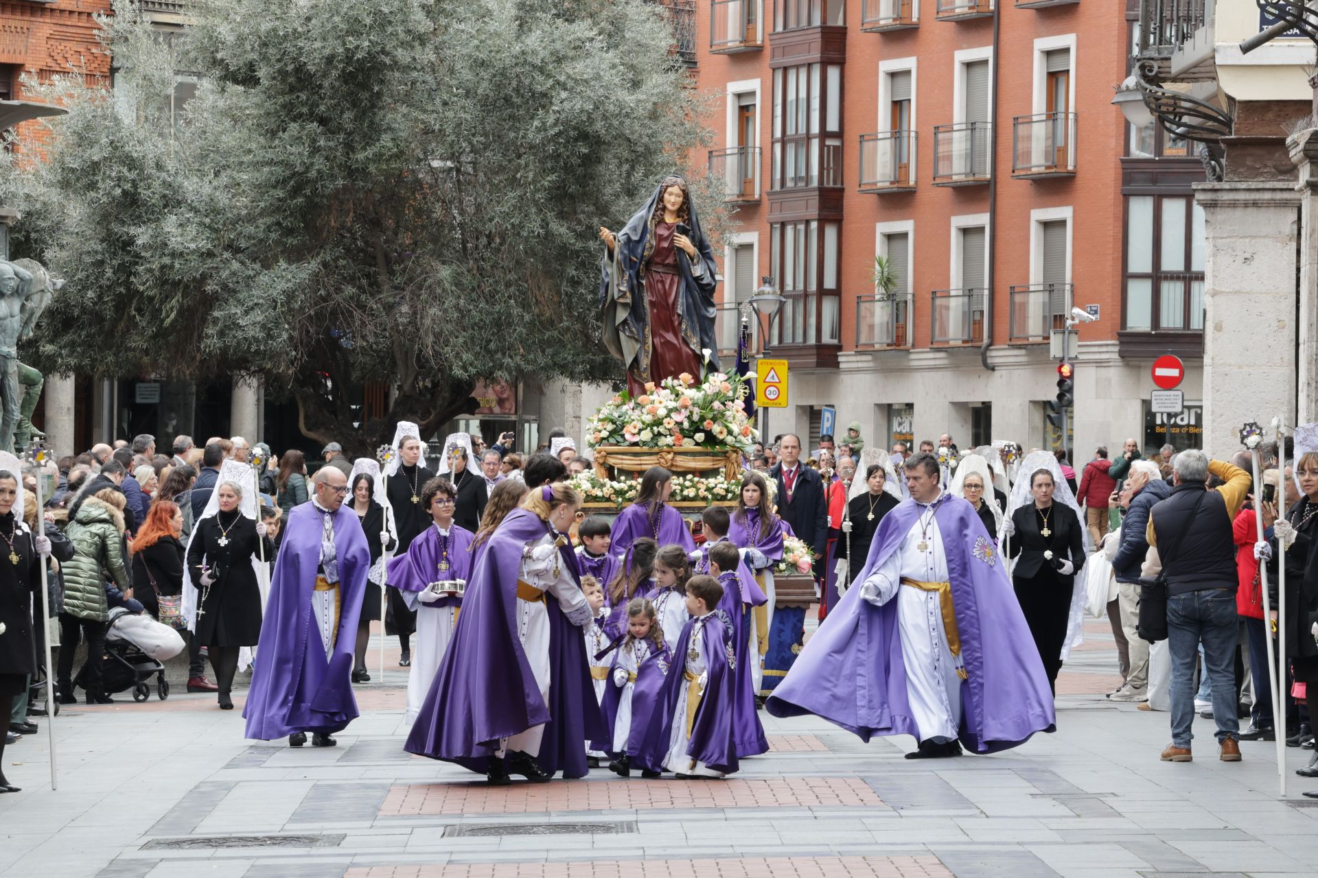 La Misa Pascual y el Encuentro de Jesús Resucitado con la Virgen de la Alegría en Valladolid