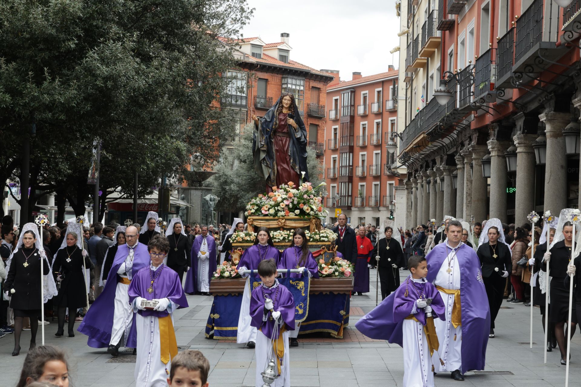 La Misa Pascual y el Encuentro de Jesús Resucitado con la Virgen de la Alegría en Valladolid