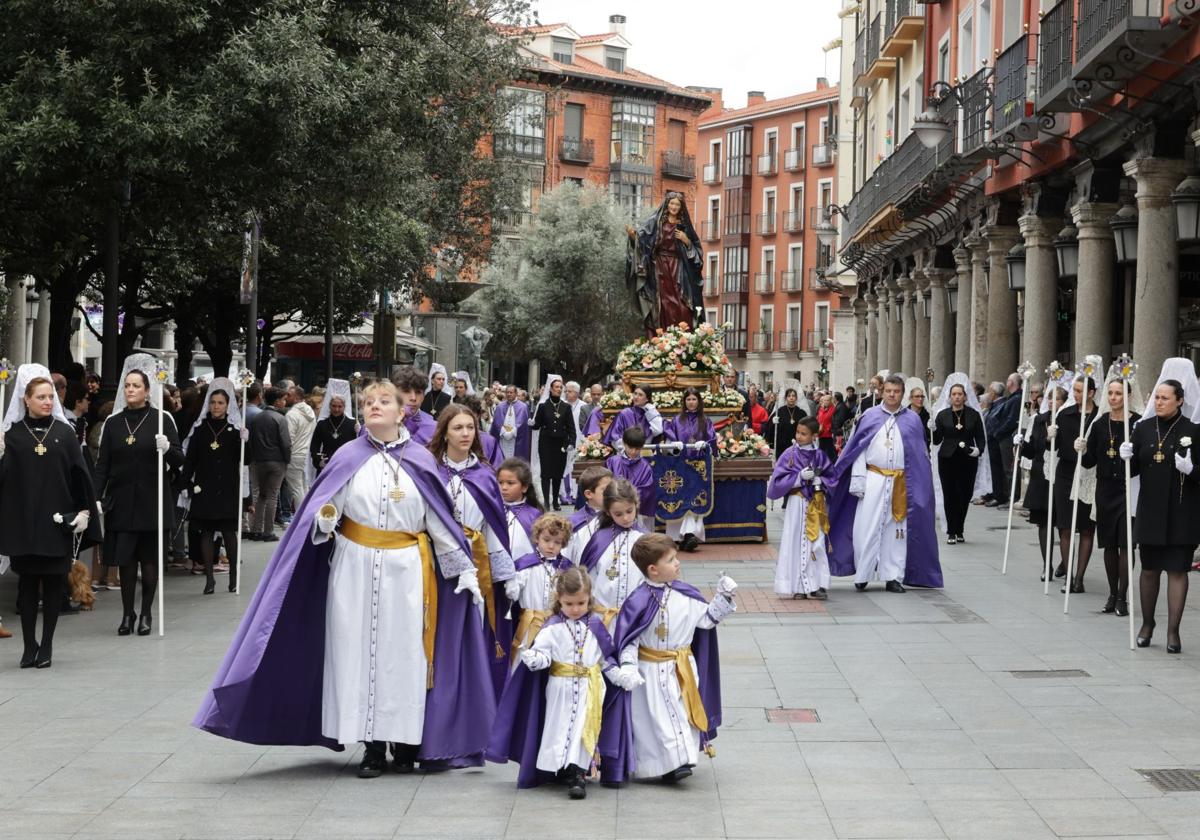 La procesión del Encuentro de Jesús Resucitado con la Virgen de la Alegría en Valladolid