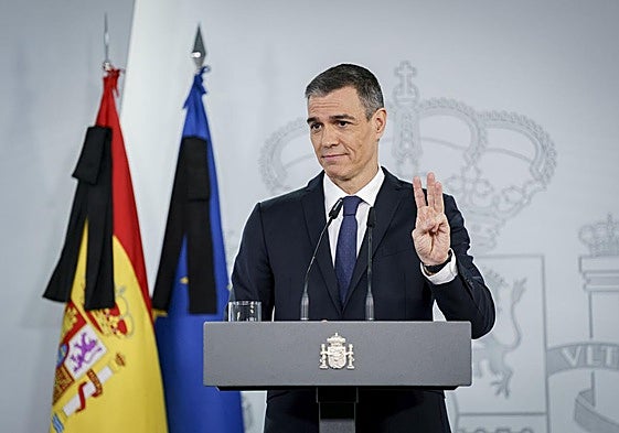 Sánchez comparece ayer en La Moncloa para anunciar el aumento del gasto en Defensa.