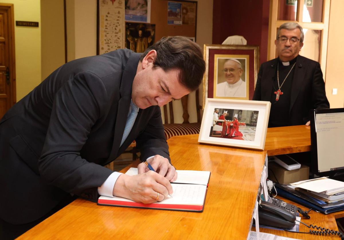 Los vallisoletanos se despiden del Papa Francisco: «Transmitía cariño y serenidad»