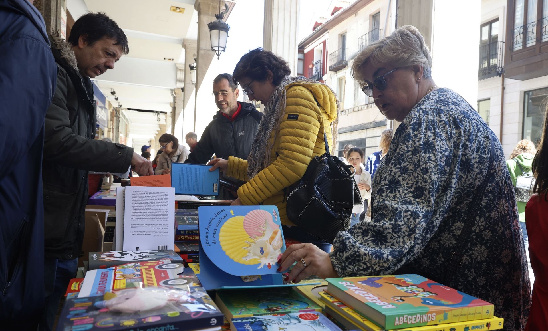 Los libros toman la Calle Mayor de Palencia