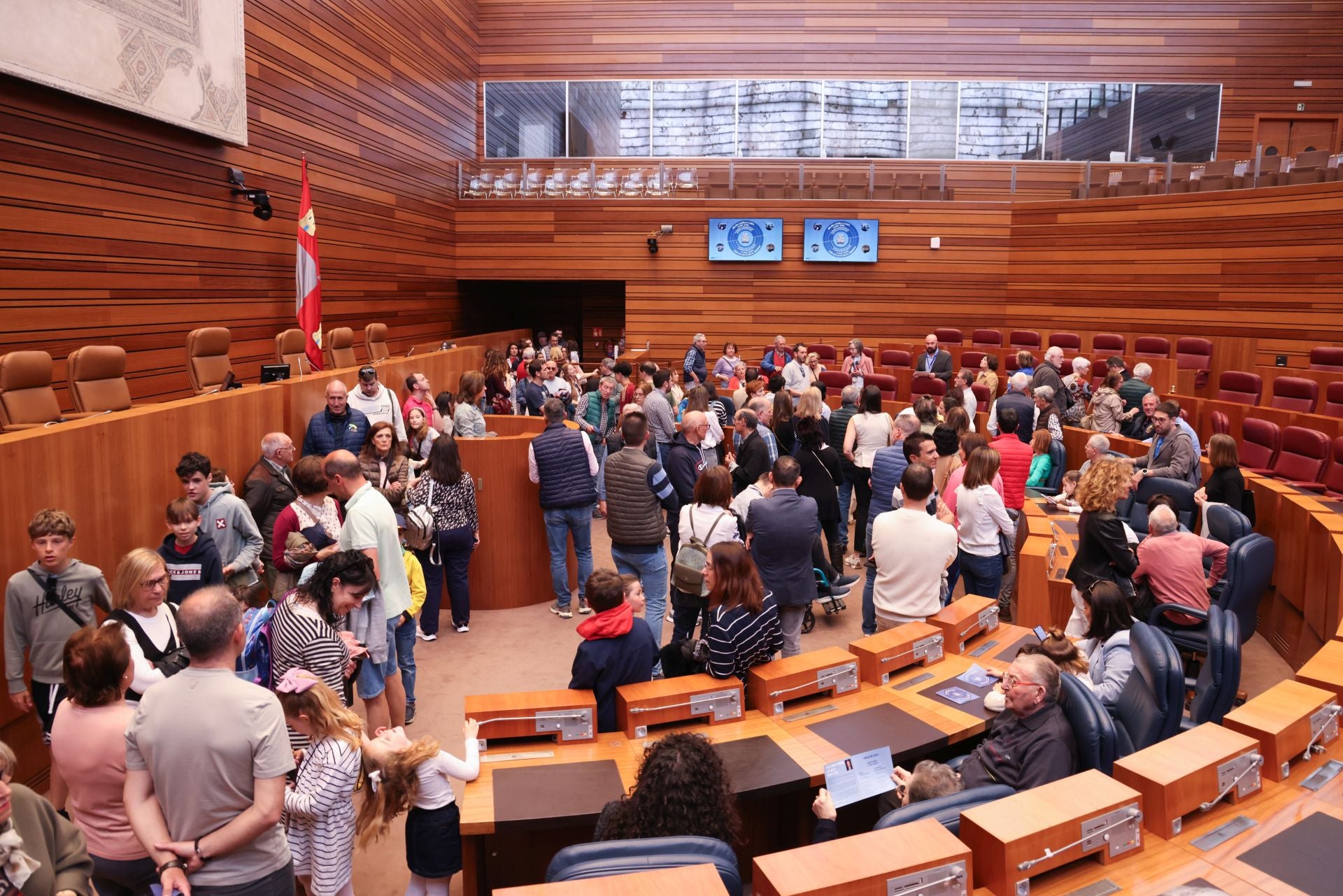 Jornada de puertas abiertas en Las Cortes de Castilla y León