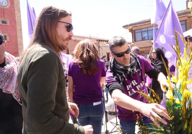 Pablo Fernández, de Podemos, en la ofrenda floral.