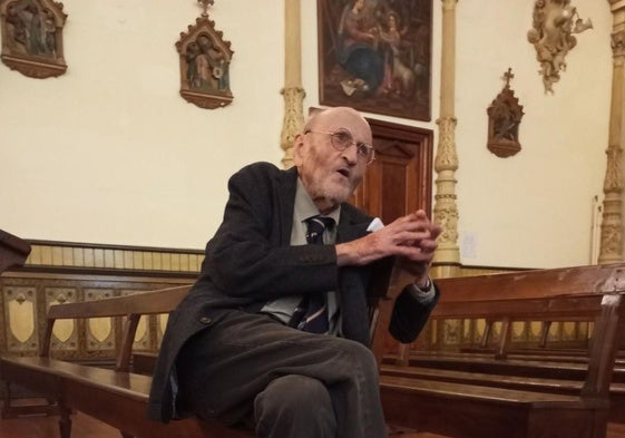 Álvaro Pombo en la capilla del colegio San José Durante su última visita en 2023