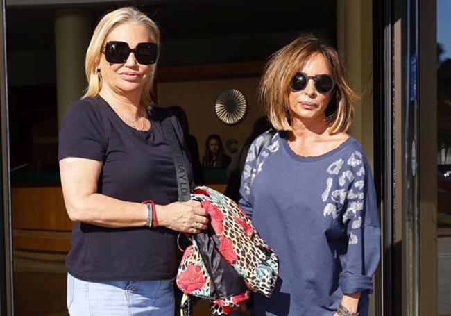 Belén Esteban y María Patiño, también acudieron al tanatorio.