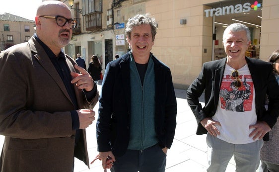 El actor Gabino Diego, junto al concejal de Cultura del Ayuntamiento de Segovia, Juan Carlos Monroy.
