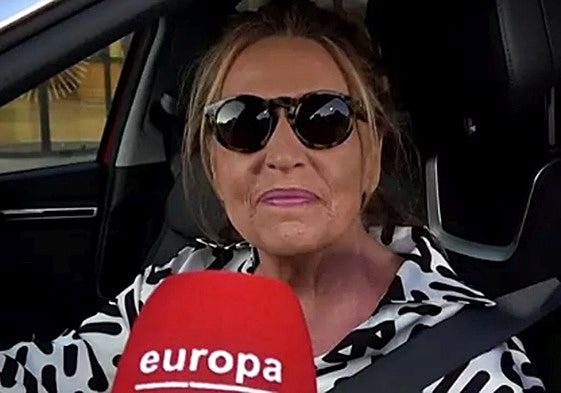 Lydia Lozano a la salida del tanatorio.