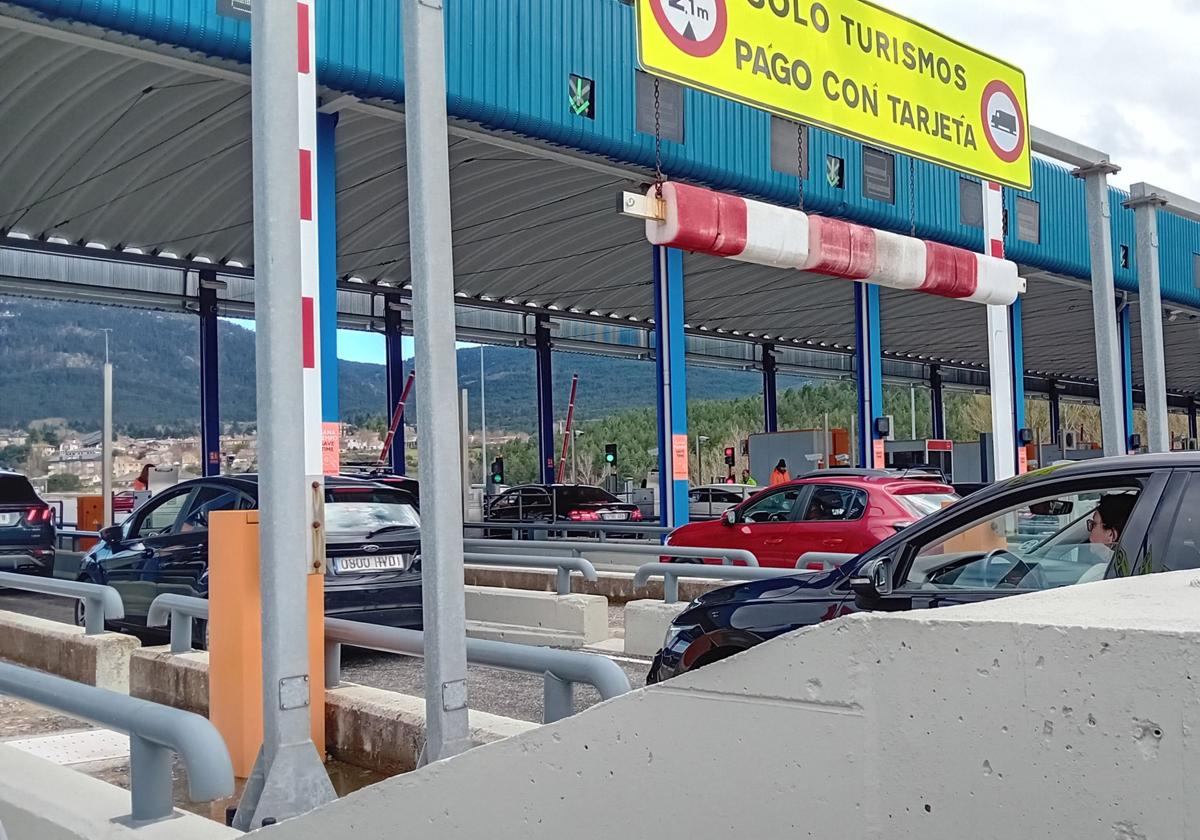 Una mujer da a luz en el peaje de la autopista entre Segovia y Madrid