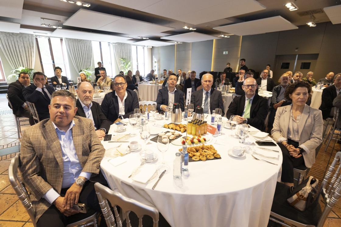 David Mato de Inmeva, Jesús Posadas, José Luis Domínguez y Eduardo Gordaliza de ACOR, Antonio Gato de Valladolid Alta Velocidad, Miguel Calvo de Iberdrola y Marifé Blanco de El Norte