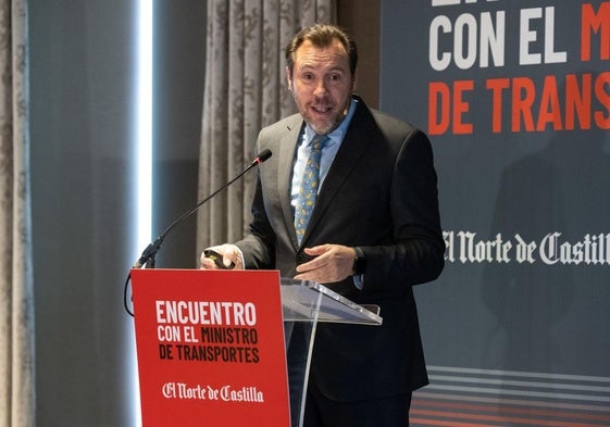 El ministro de Transportes y Movilidad Sostenible, Óscar Puente, durante su presentación inicial en el desayuno informativo de El Norte de Castilla.