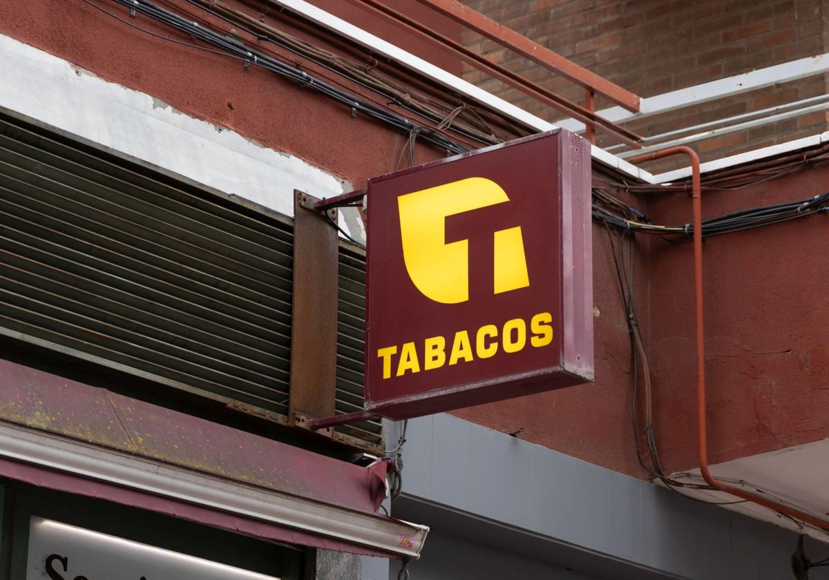 Roban 3.000 euros en tabaco a un estanquero tras seguirle desde la distribuidora