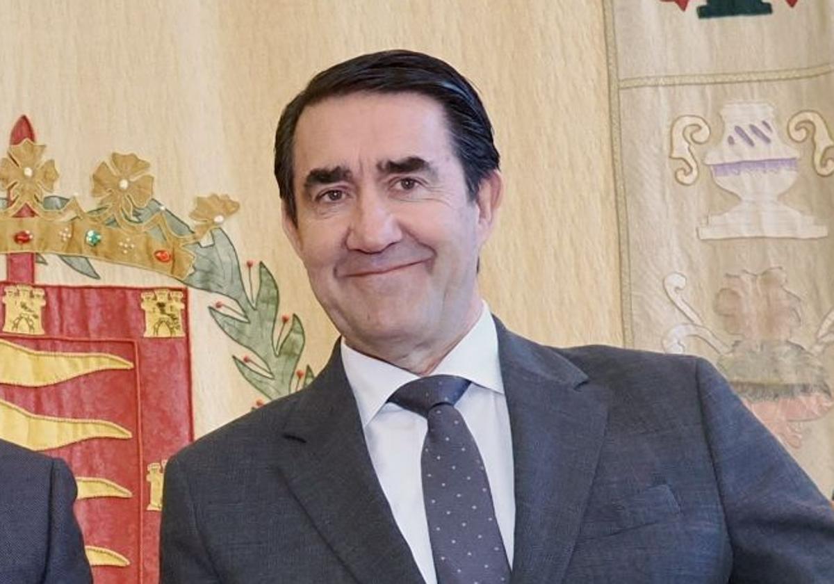 La Junta acusa al Gobierno de traer «pobreza y despoblación» con la protección del lobo