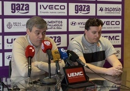 El presidente del UEMC, Lorenzo Alonso, y el nuevo técnico, Alejandro Paniagua, durante la rueda de prensa.