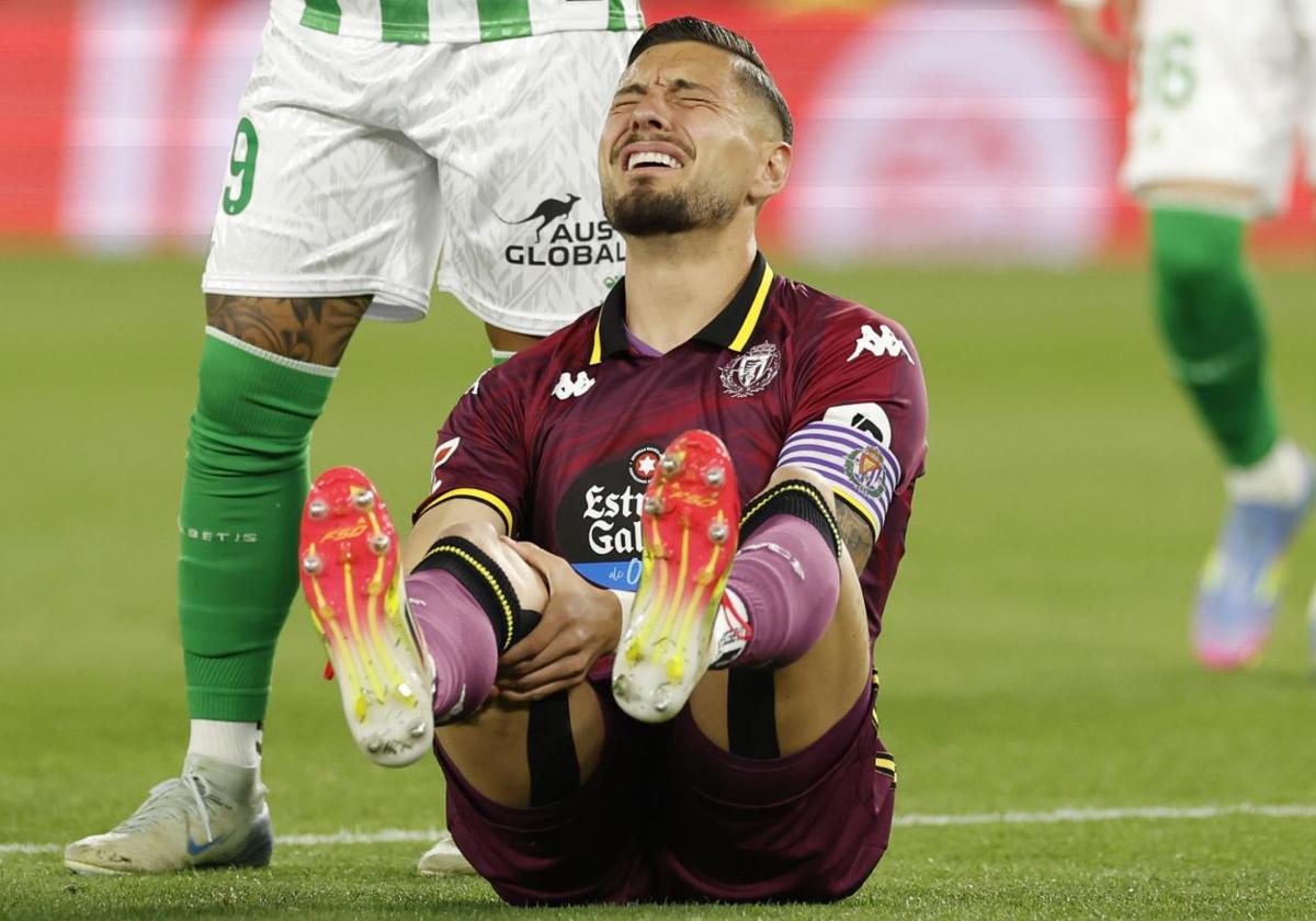 Javi Sánchez se duele en el suelo tras su lesión
