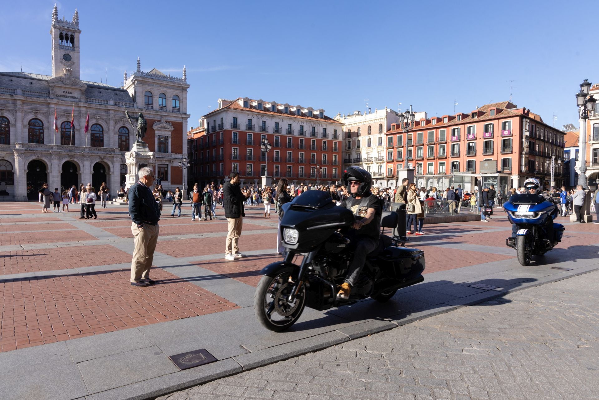 Las imágenes de las motos en la VIII Lechazada sobre Harley Davidson