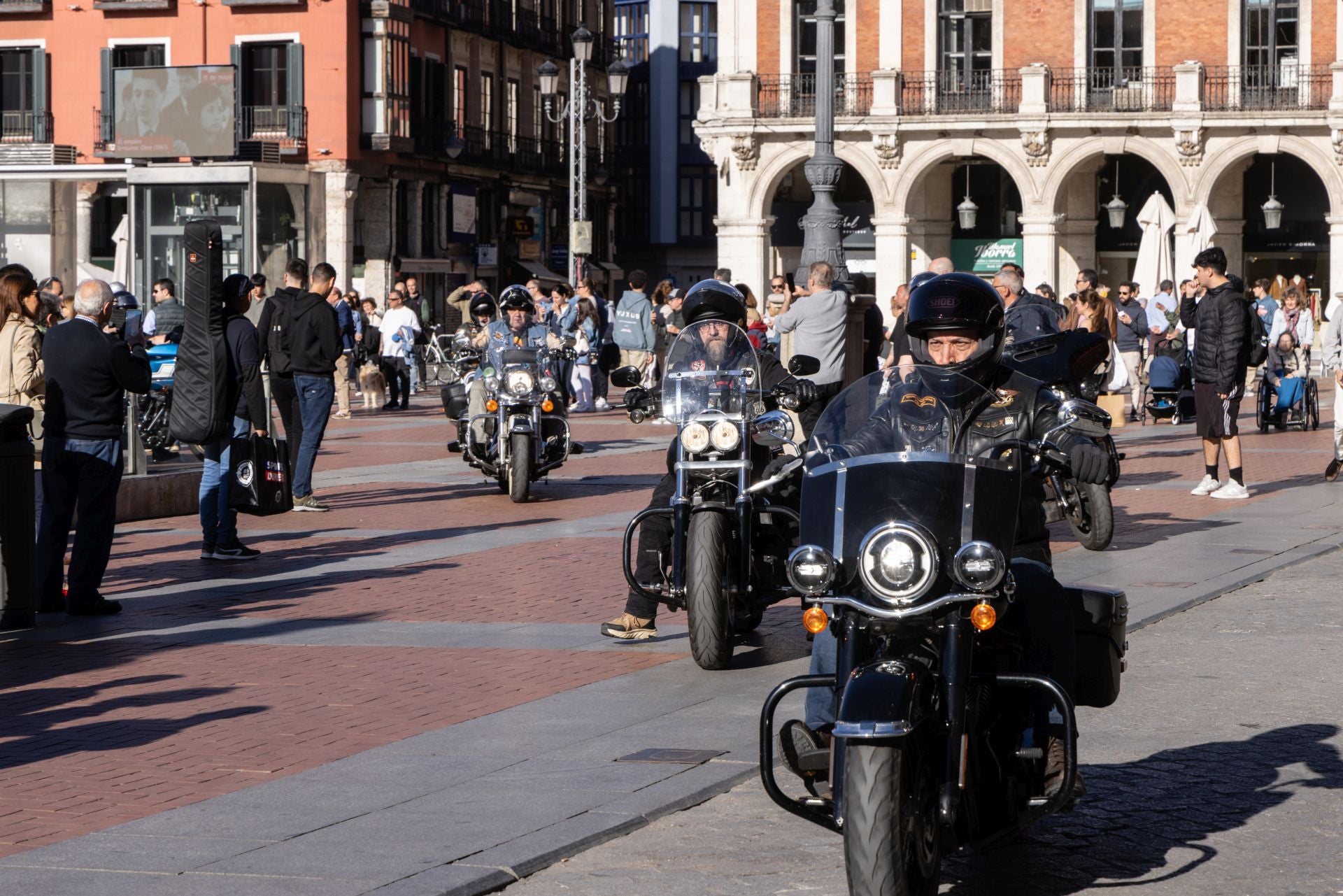 Las imágenes de las motos en la VIII Lechazada sobre Harley Davidson