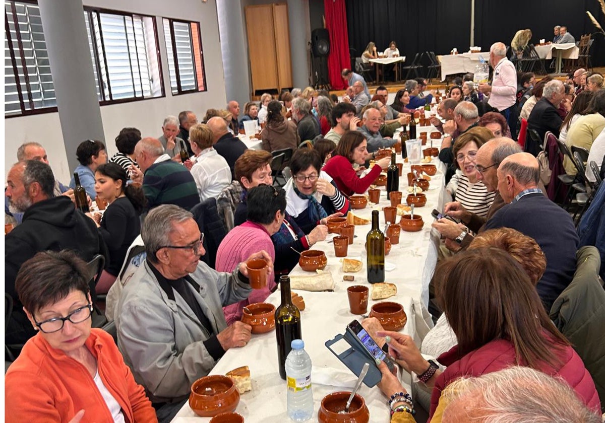 El potaje de garbanzos con cardillo fue gran protagonista de la comida