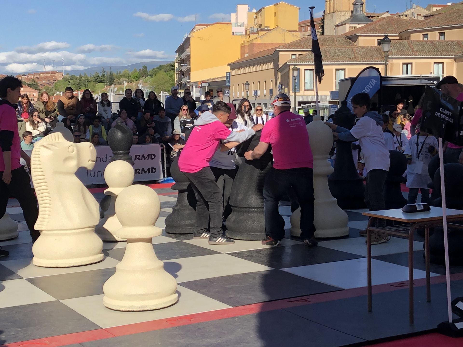 El torneo de ajedrez junto al Acueducto, en imágenes