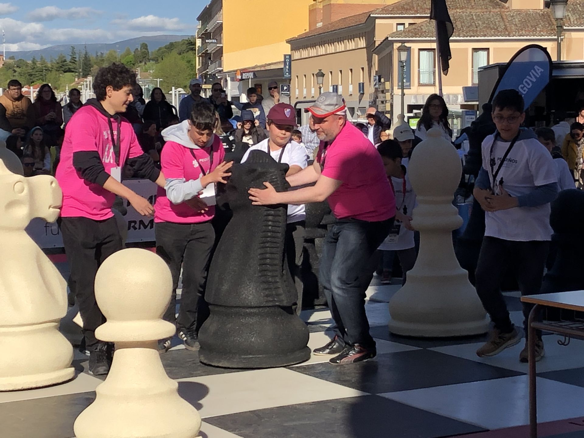 El torneo de ajedrez junto al Acueducto, en imágenes