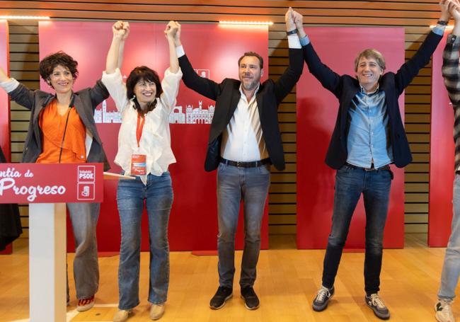 Las ministras Elma Saiz y Ana Redondo, Óscar Puente y Carlos Martínez saludan a los asistentes al congreso provincial del PSOE de Valladolid.