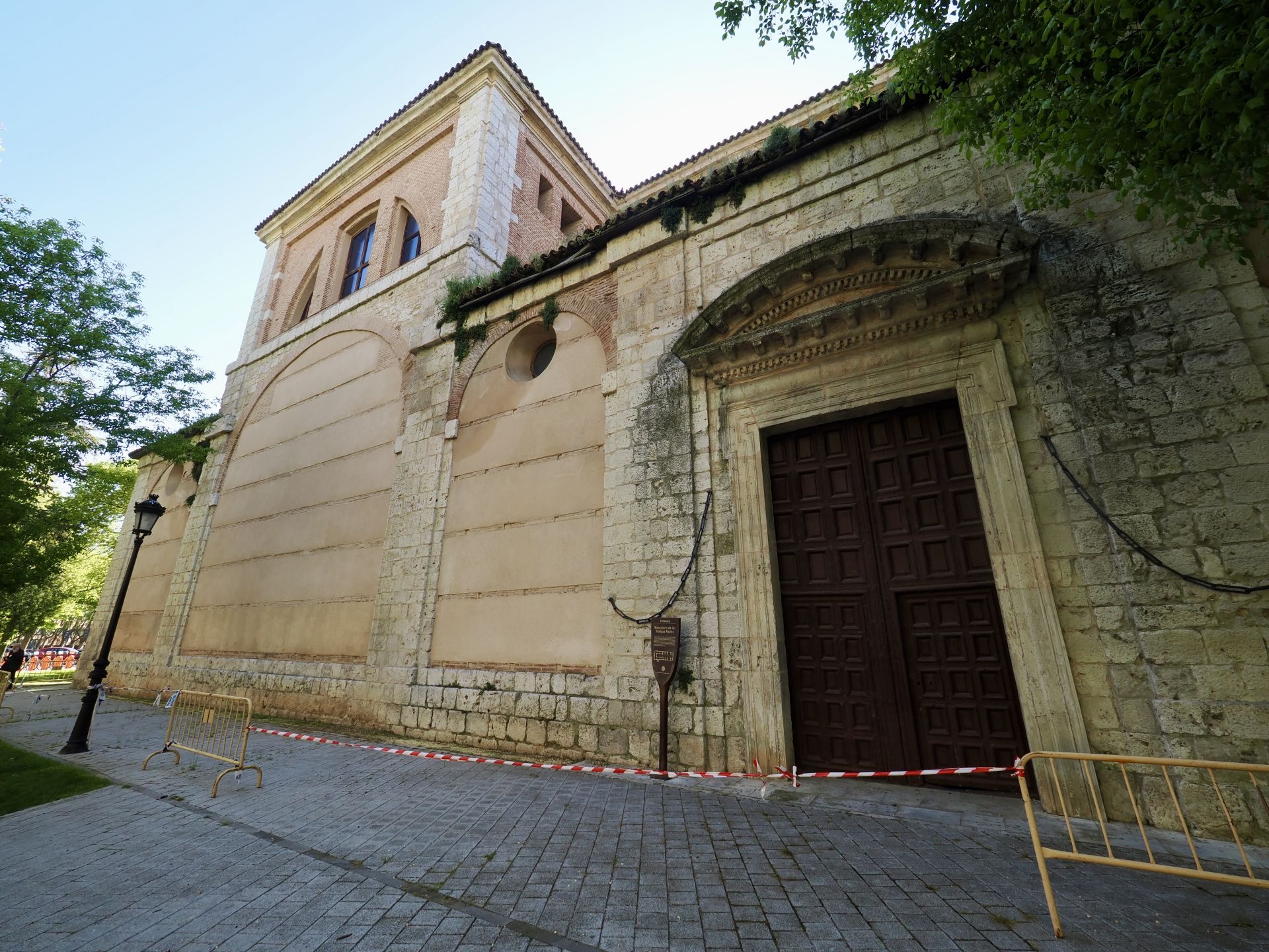 Estado de la cubierta y del entorno del Monasterio de las Huelgas