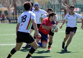 Jugada de un partido de liga disputado por Los Lobos.