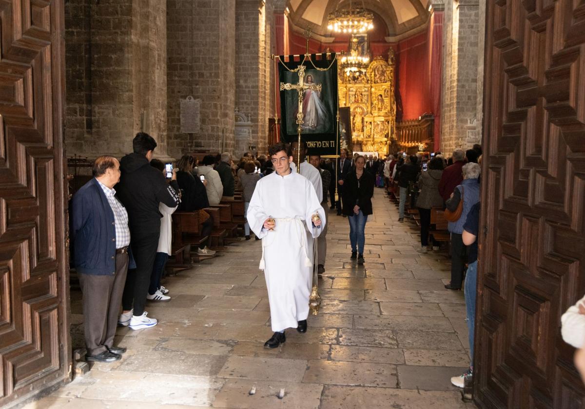 La procesión de la Divina Misericordia, en imágenes