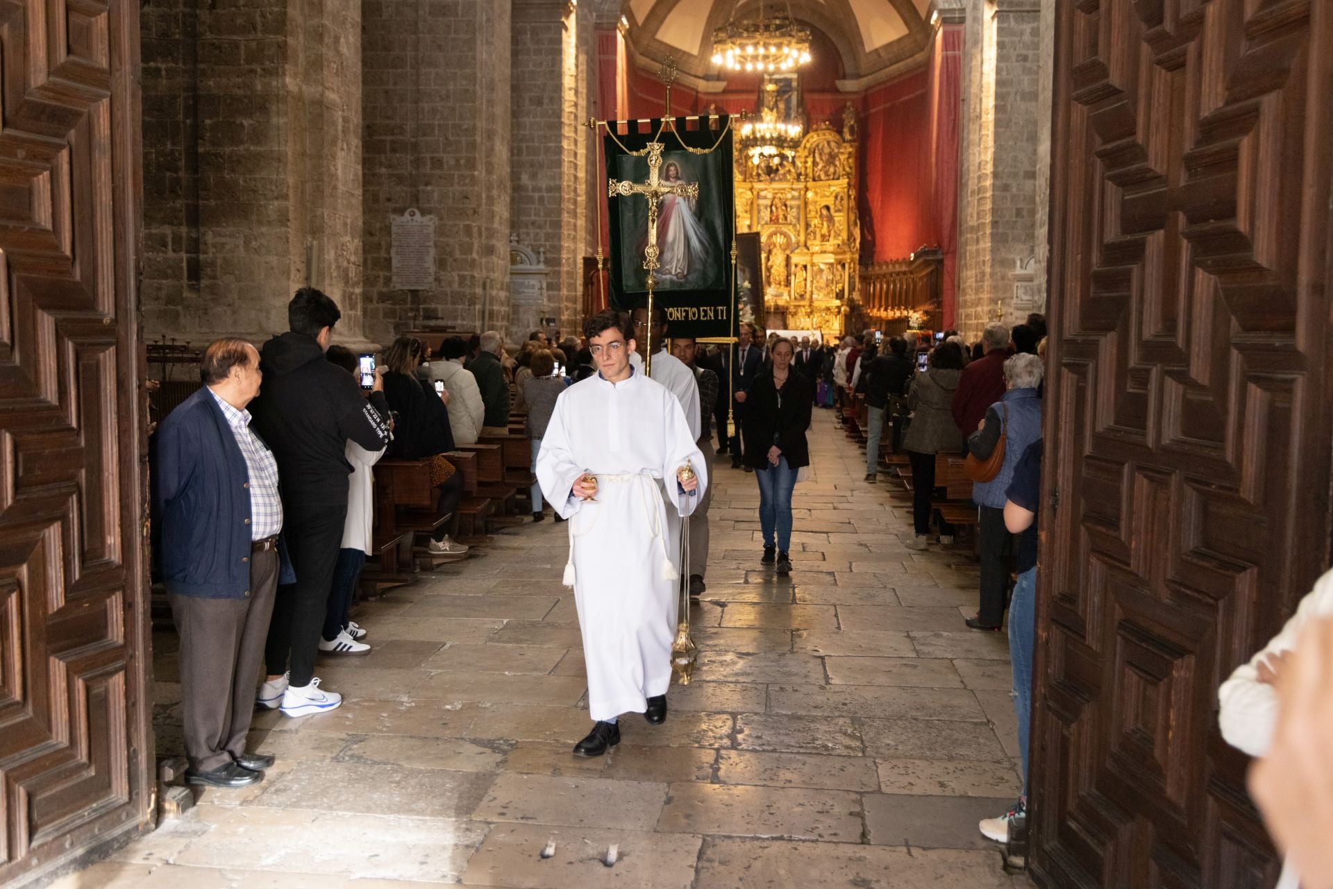 La procesión de la Divina Misericordia, en imágenes