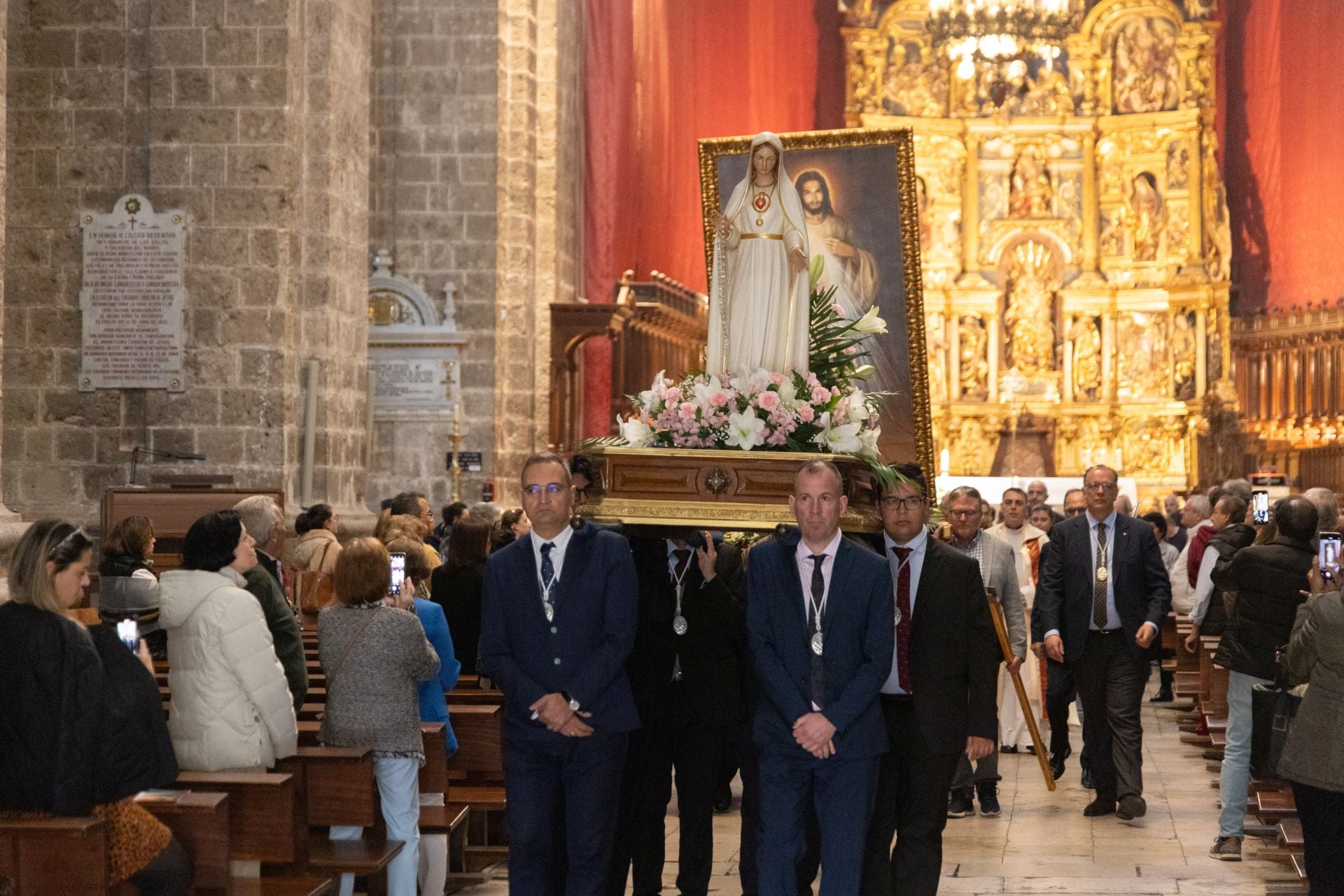 La procesión de la Divina Misericordia, en imágenes