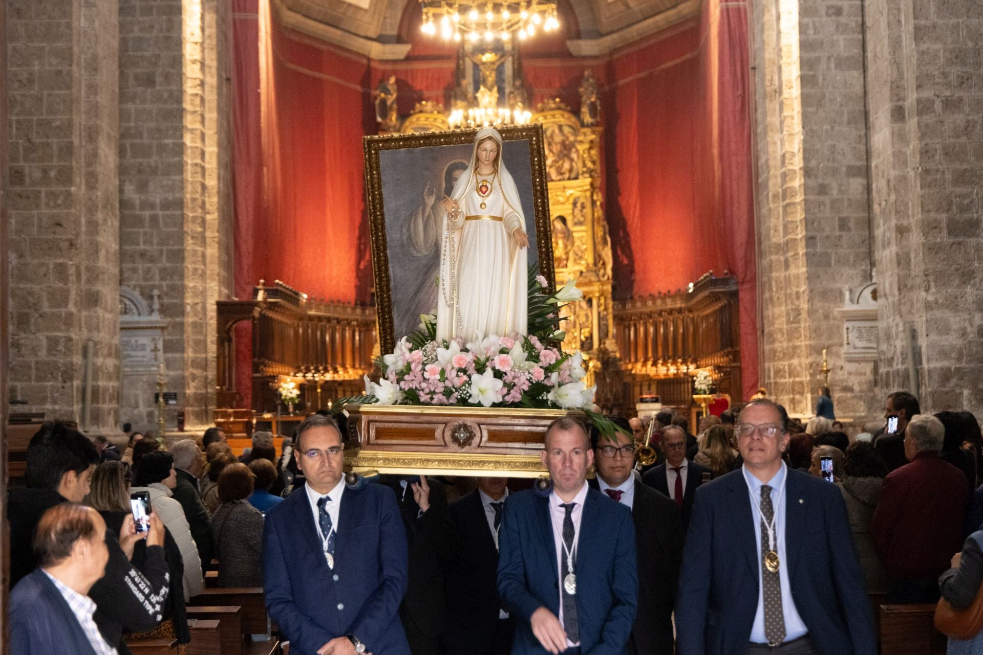 La procesión de la Divina Misericordia, en imágenes