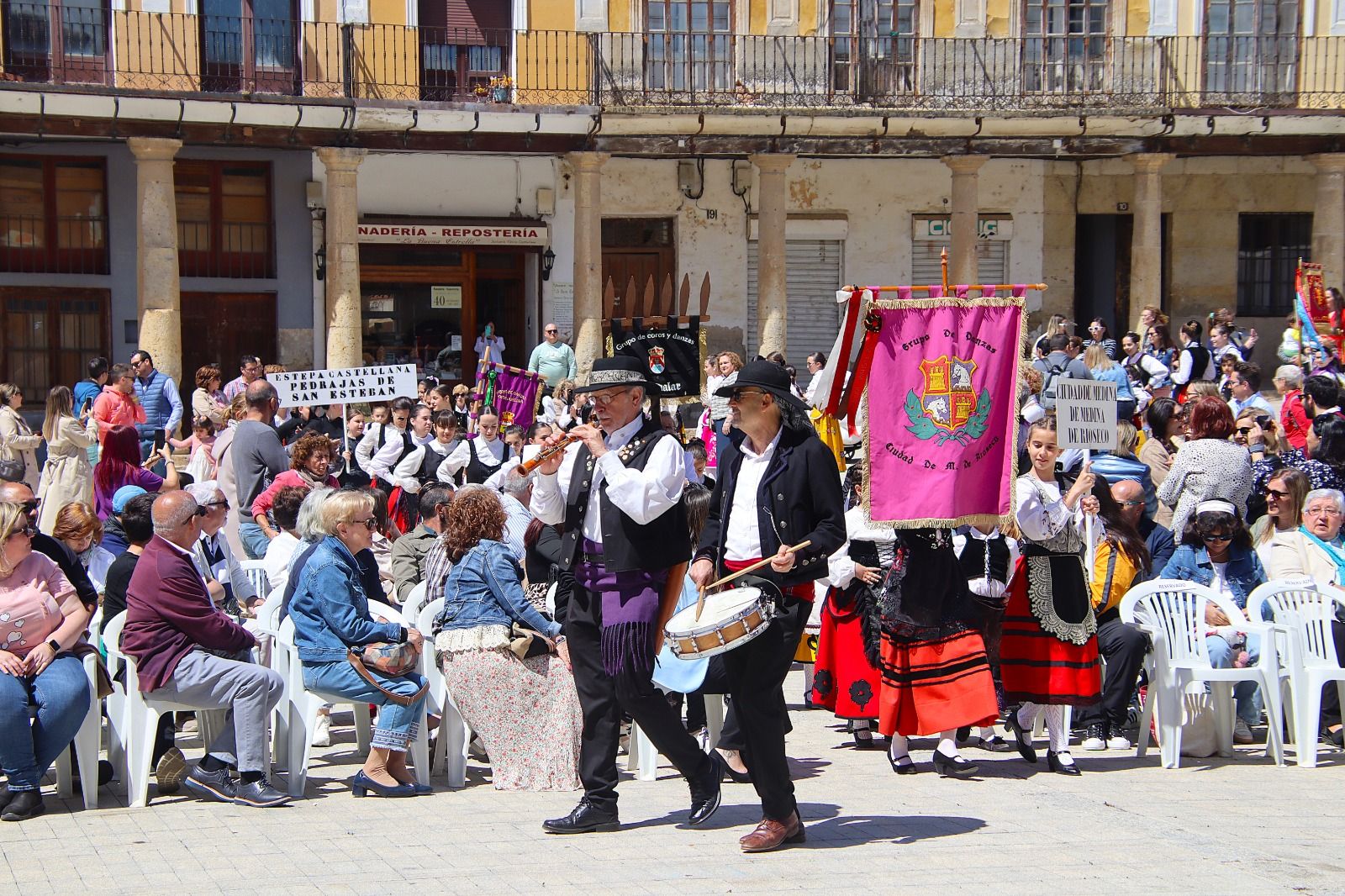 Las imágenes del encuentro folclórico en Rioseco