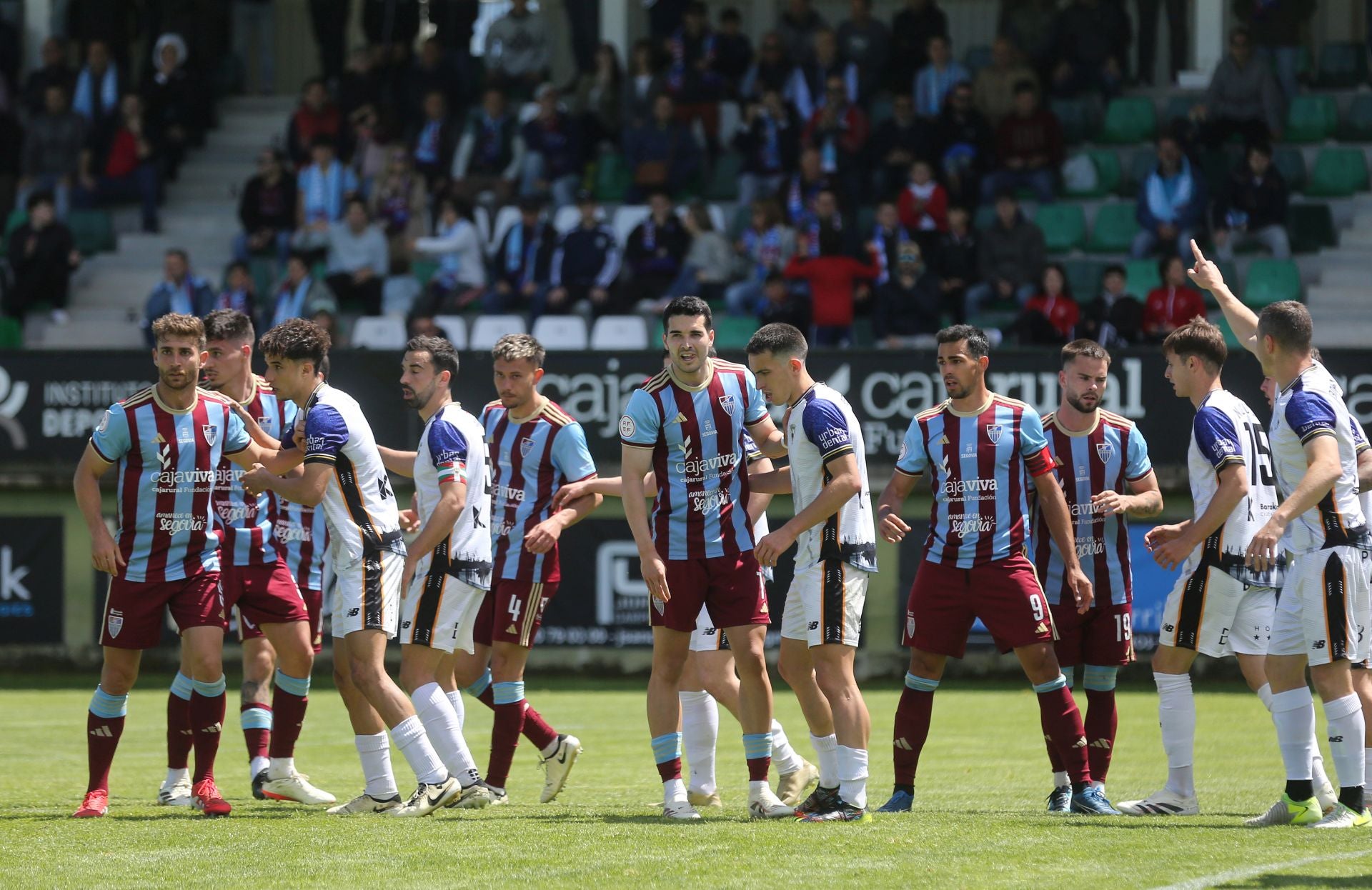 Fotos del partido entre la Segoviana y el Barakaldo