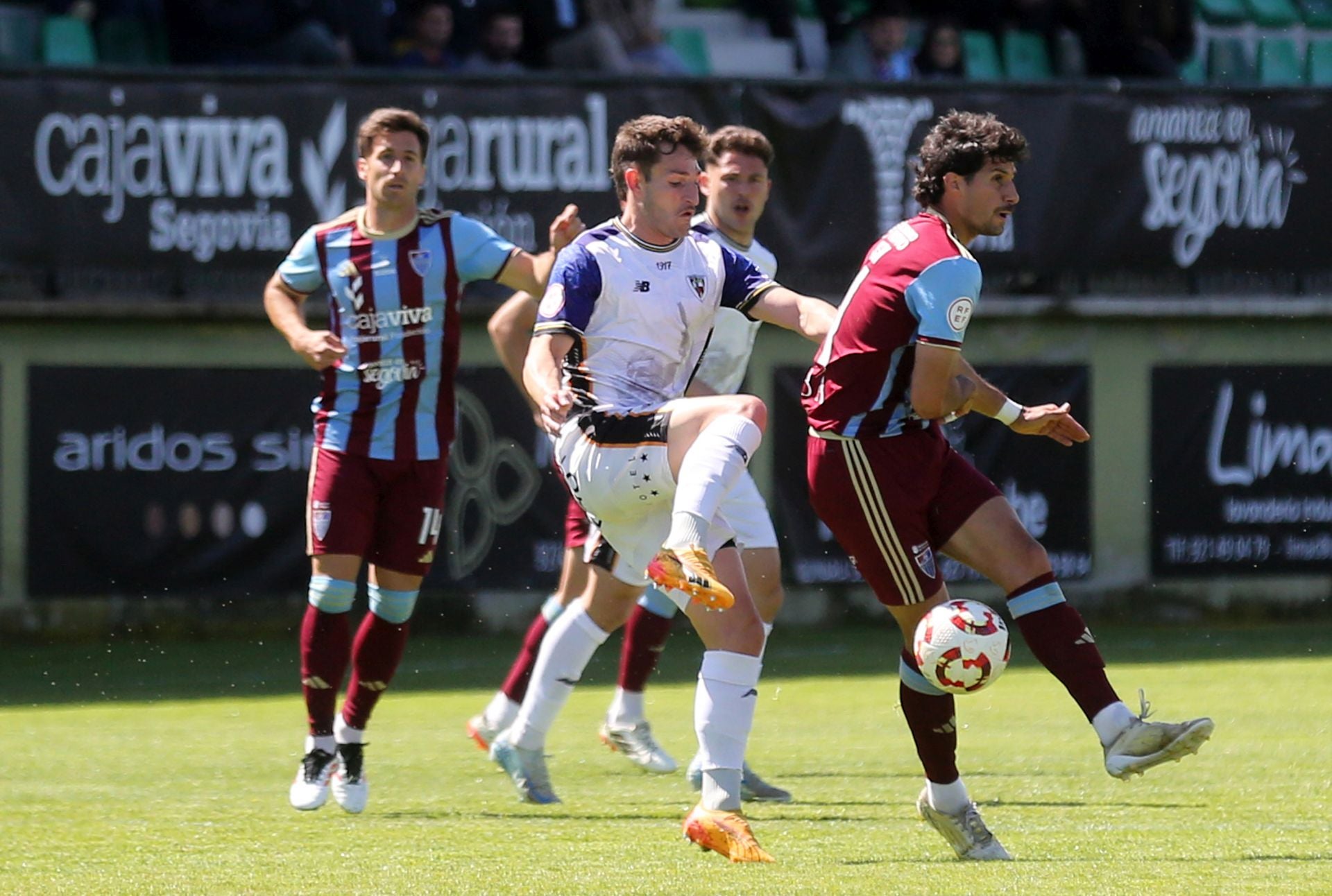 Fotos del partido entre la Segoviana y el Barakaldo