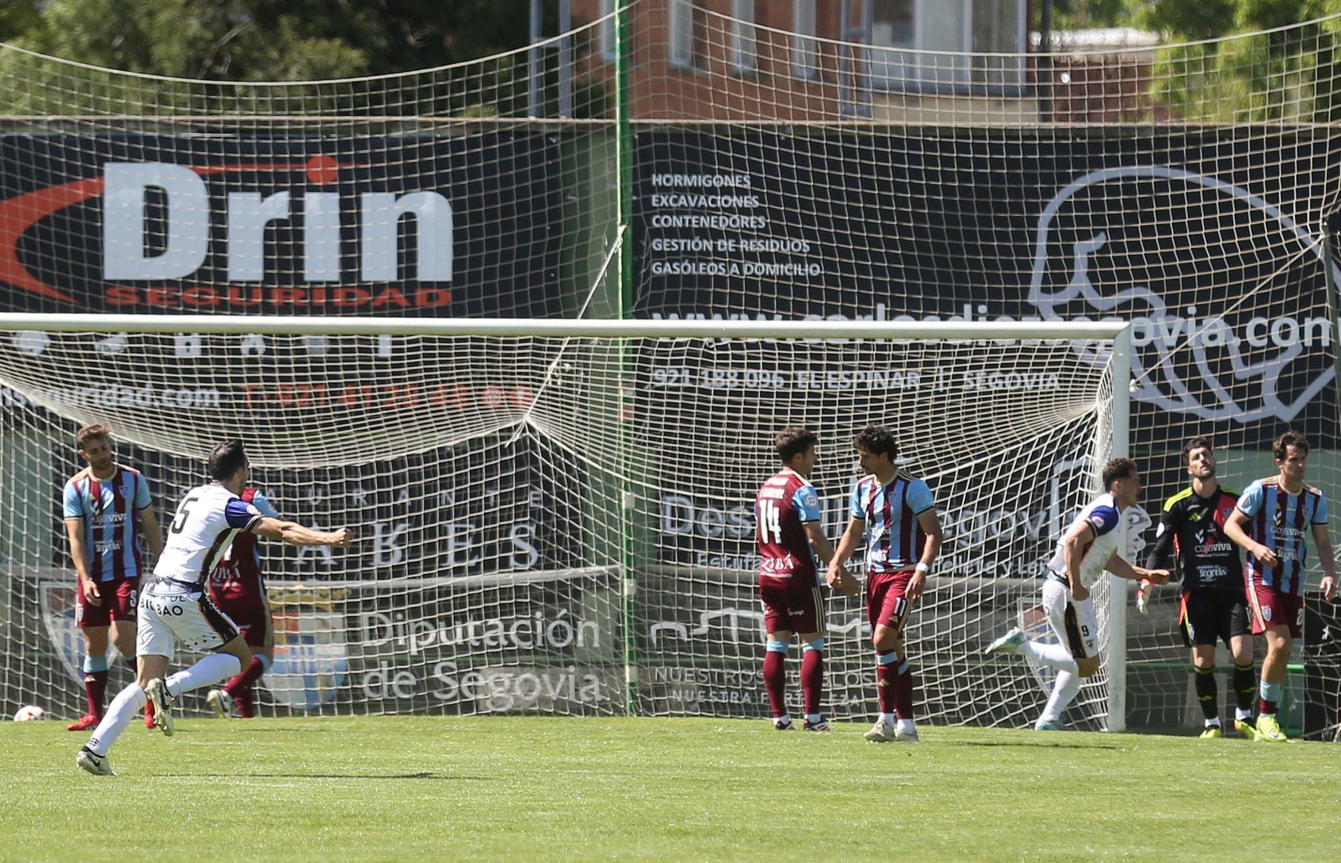Fotos del partido entre la Segoviana y el Barakaldo