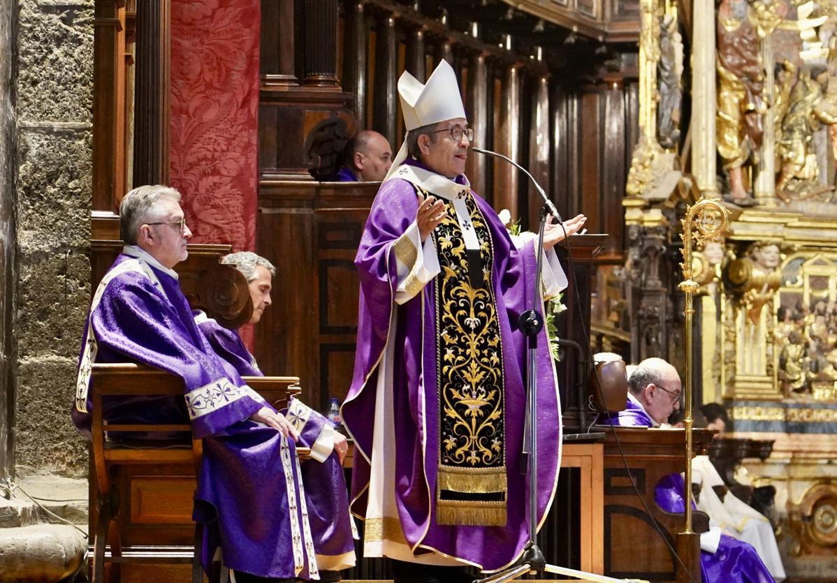 Argüello ensalza la cultura del encuentro que predicó el Papa Francisco