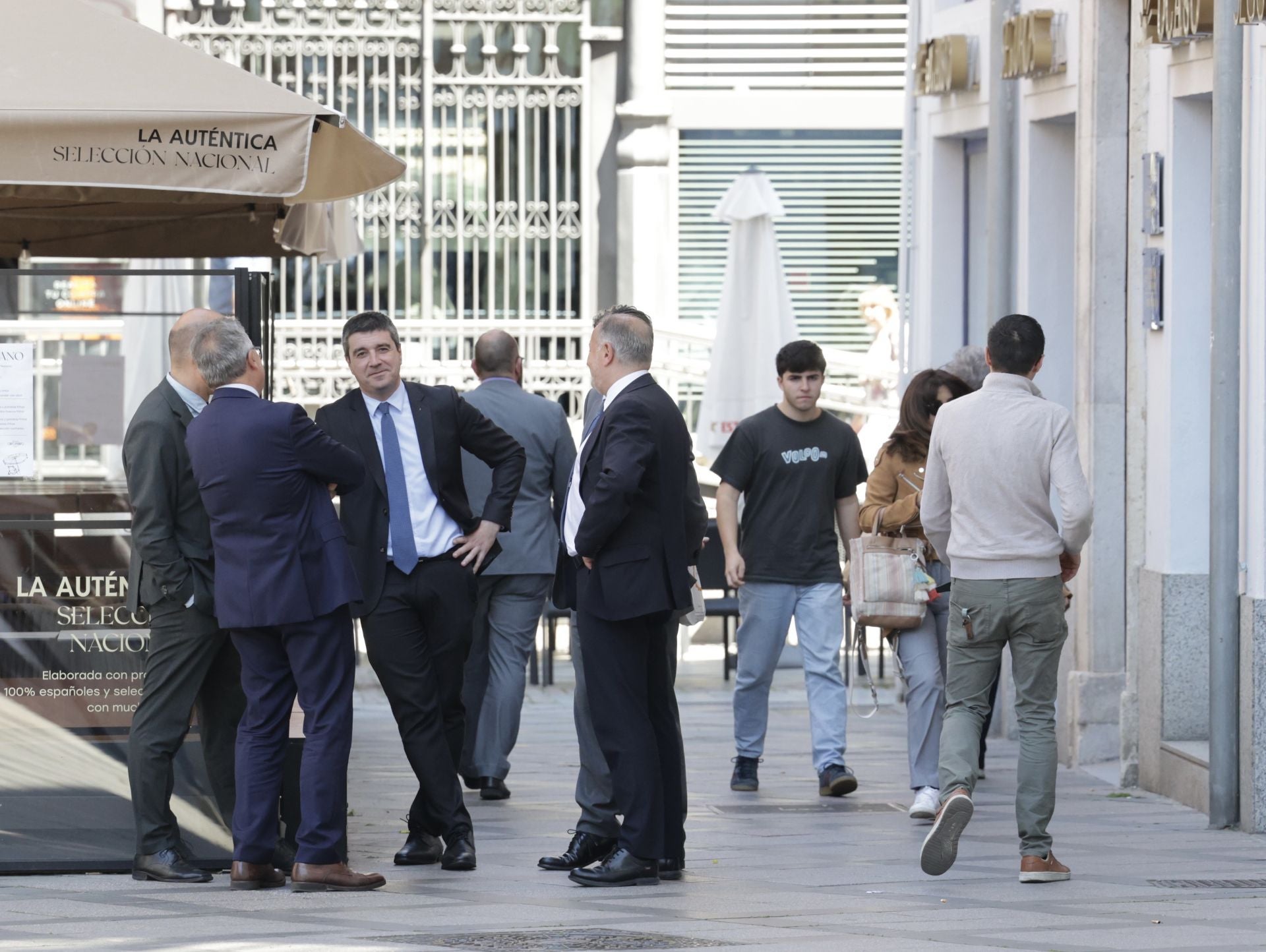 Los alrededores del Mercado del Val, durante el apagón.