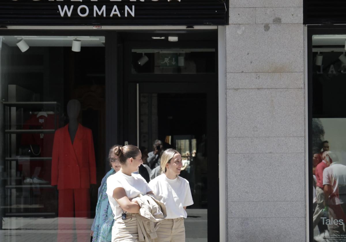 El colapso de las comunicaciones paraliza el comercio durante el fundido a negro