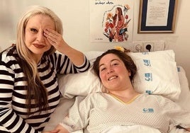 Alaska junto a Belén Domínguez.