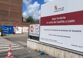 Cartel en el que se anuncin las obras en la estación de autobús de Valladolid.