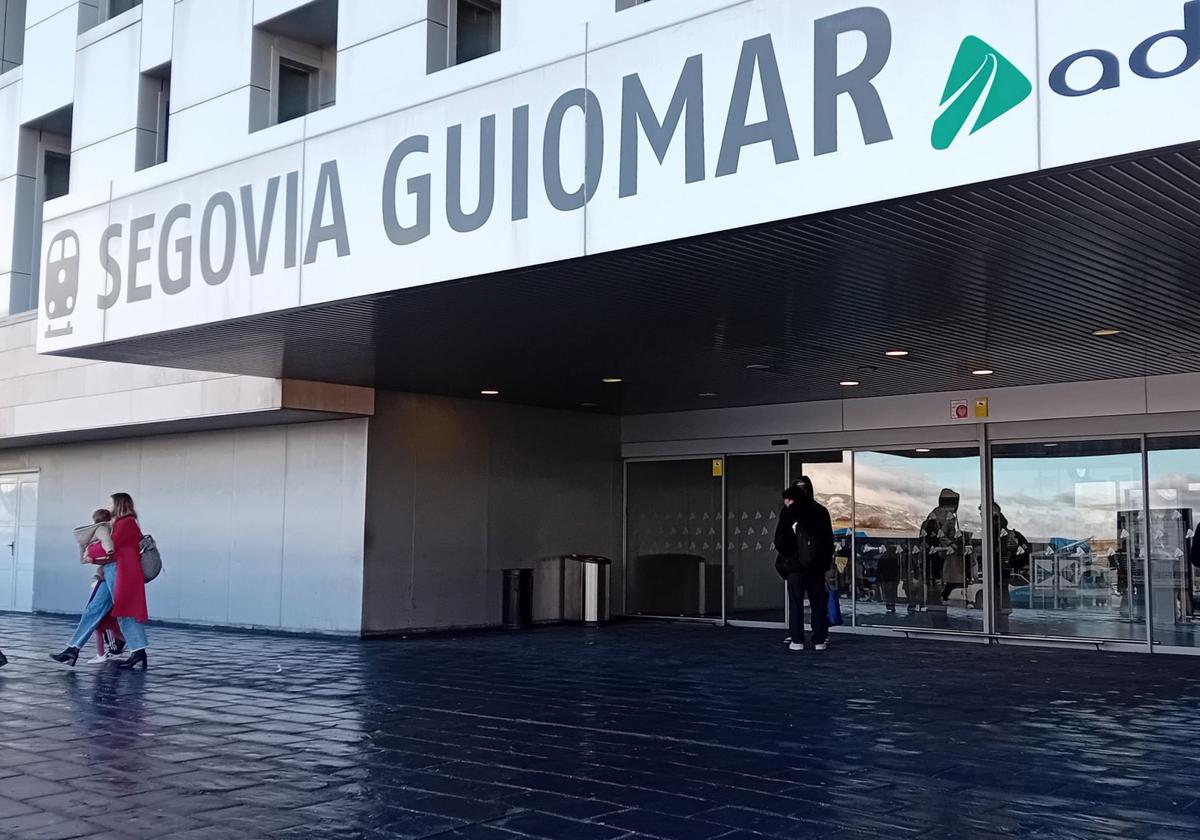Una docena de personas pasa la noche en la estación del Ave de Segovia