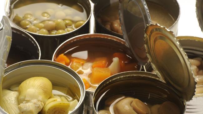 ¿Qué tipo de alimentos debes tener preparados en el kit de supervivencia?