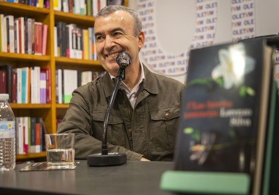 Lorenzo Silva, en la librería Oletvm.