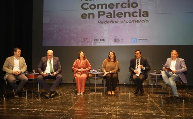 Los representantes institucionales, durante la inauguración del Congreso de Comercio.
