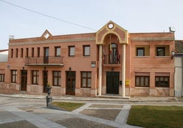 Fachada del ayuntamiento de Martín Miguel.