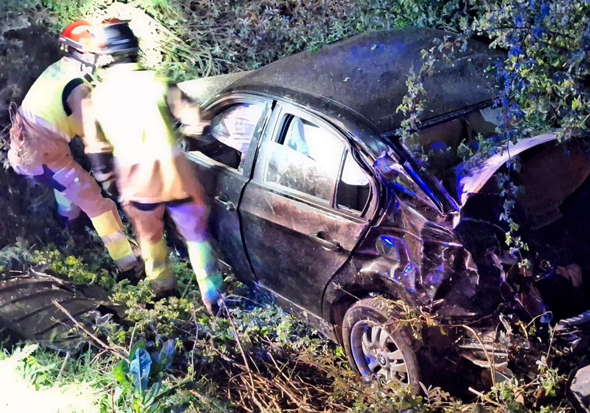 Muere al salir despedido de su vehículo en León tras un accidente